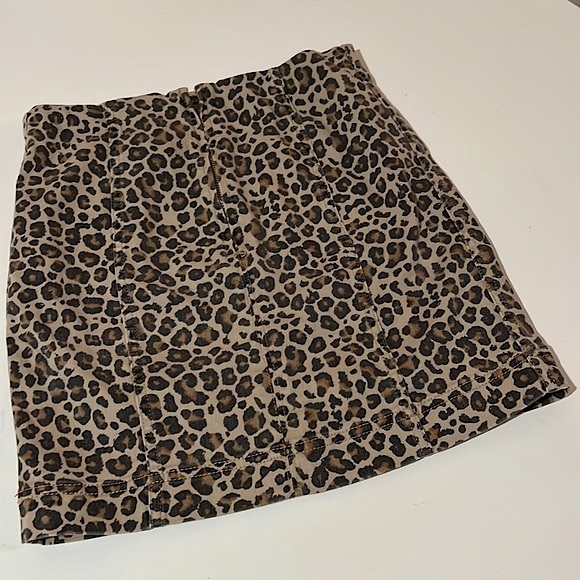 ✨EUC✨ Jolt Leopard Print Mini Skirt - Size 1 ( 25W ) - Picture 2 of 5